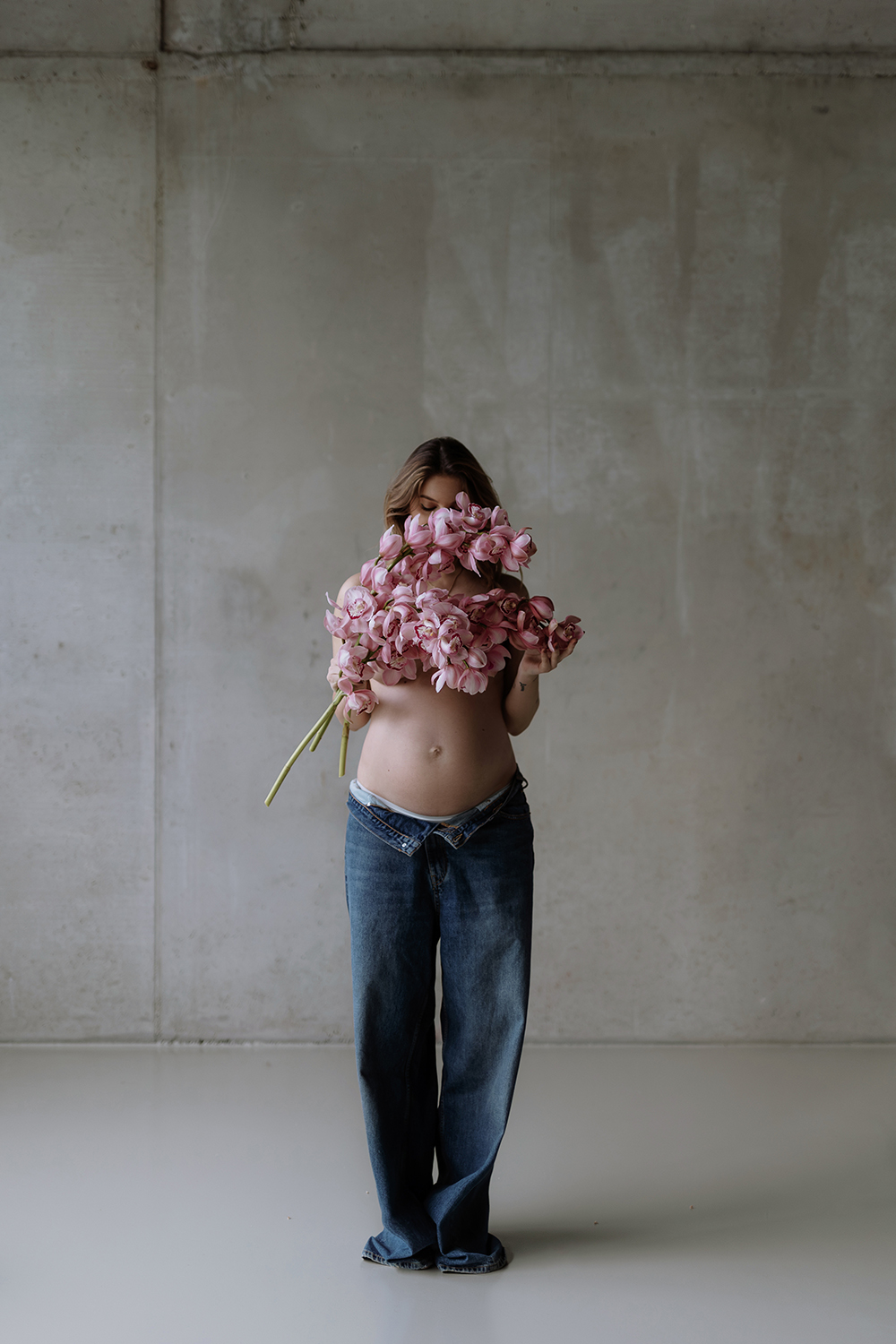 Best Maternity Photo winner at the 2025 Way Up North Awards, photographed by Karmen Poznic Bozic, Croatia